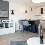 Flora 6 Apartment